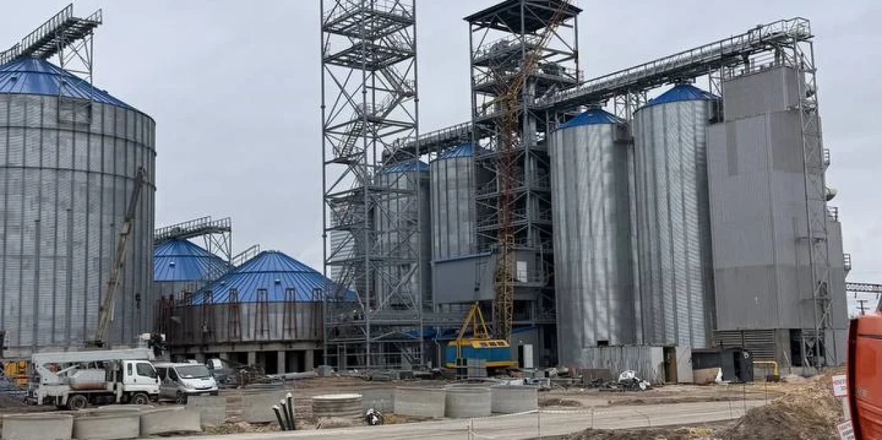 Норійні вежі, мости та зернові галереї